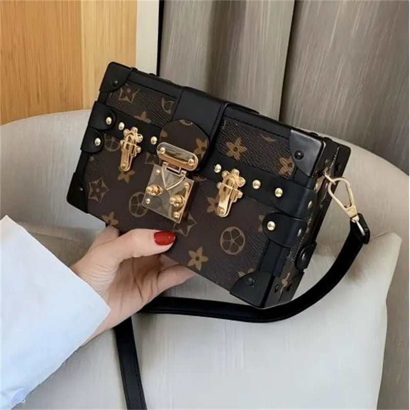 Fashionable Black Shoulder Handbag for Women — detail 1
