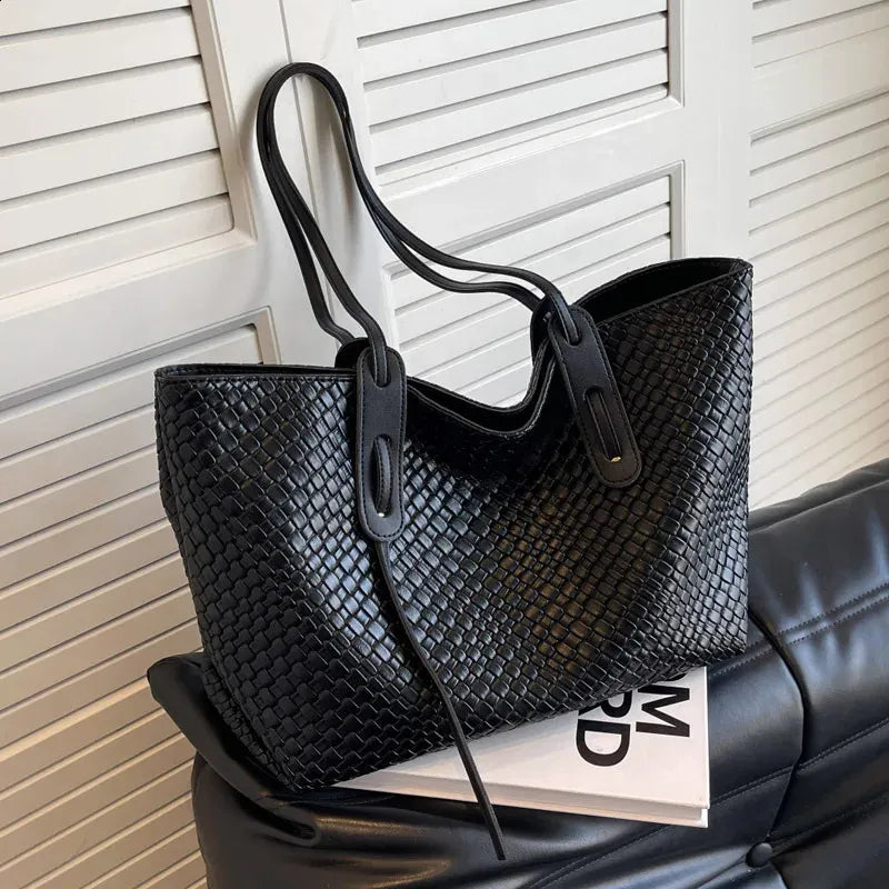 arge Capacity Women’s Woven Handbag — detail 1