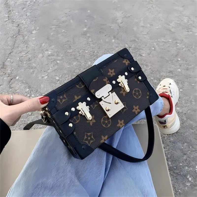 Fashionable Black Shoulder Handbag for Women — detail 5