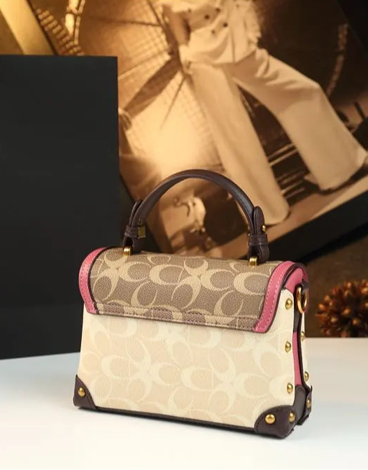 Shoulder Box Bag with Niche Minimal Design — detail 4