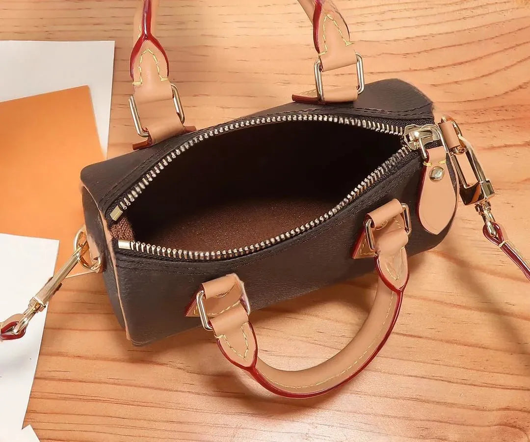 Elegant Leather Pochette Handbag for Women — view 4
