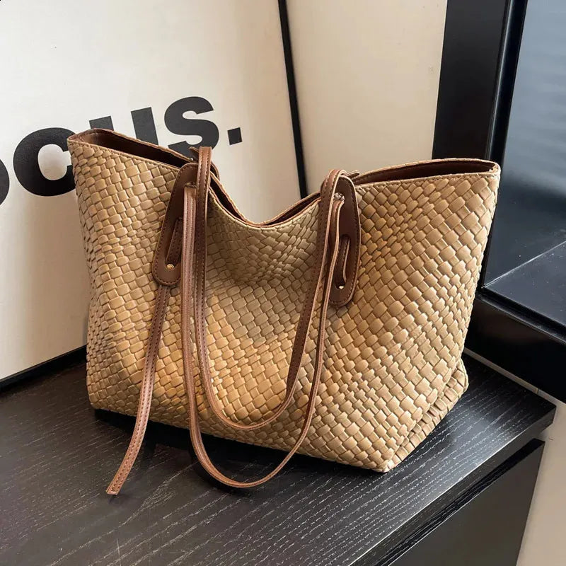 arge Capacity Women’s Woven Handbag — view 4