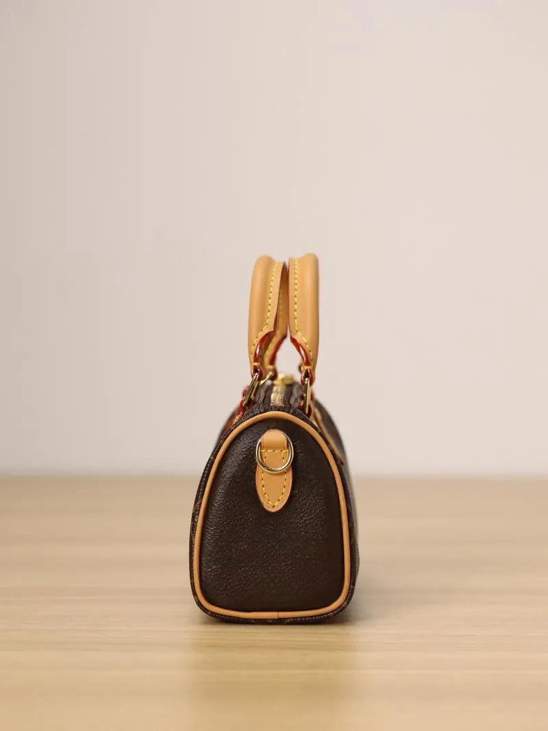 Elegant Leather Pochette Handbag for Women — view 3